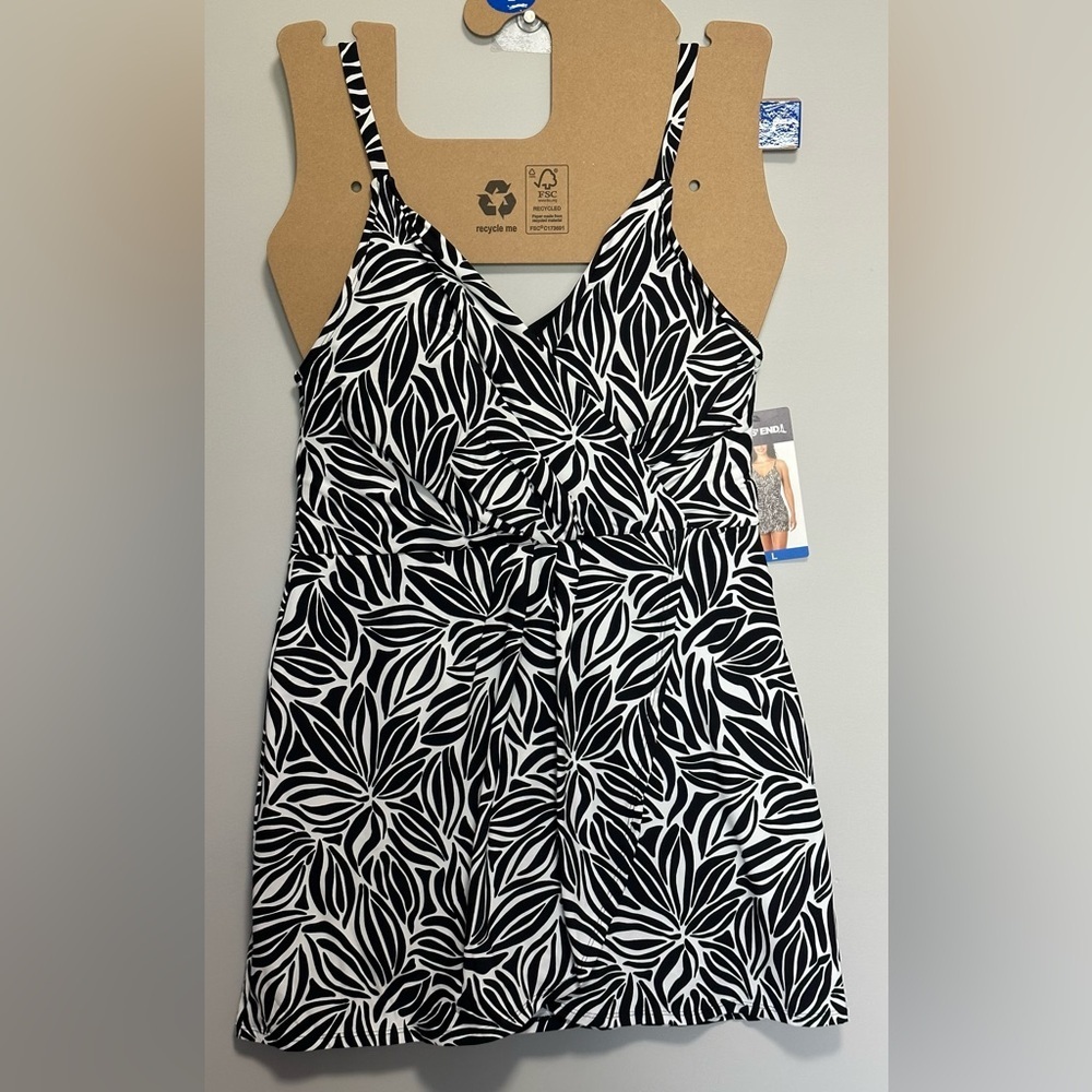 ☀️NWT Lands' End Women’s V-Neck Tulip Wrap Swim Dress – Sizes L☀️ - Picture 2 of 14